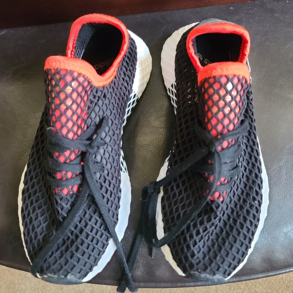 Adidas gymshoes for boys light weight.